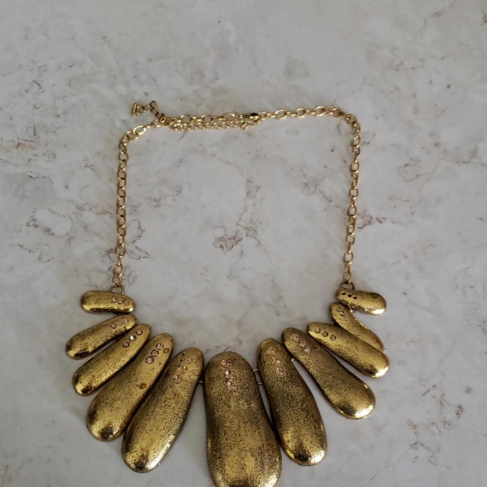 Statement necklace oval shape